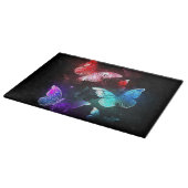 Drei glühende Schmetterlinge im Hintergrund Schneidebrett (Ecke)