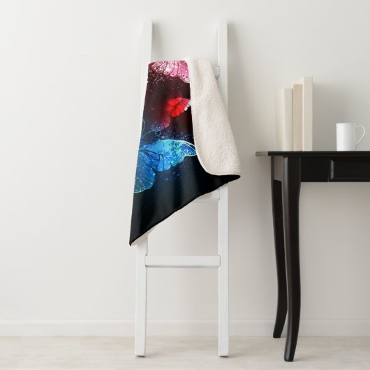 Drei glühende Schmetterlinge im Hintergrund Sherpadecke (Beispiel)