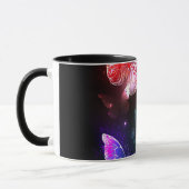 Drei glühende Schmetterlinge im Hintergrund Tasse (Links)