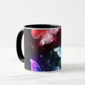 Drei glühende Schmetterlinge im Hintergrund Tasse (Vorderseite Links)