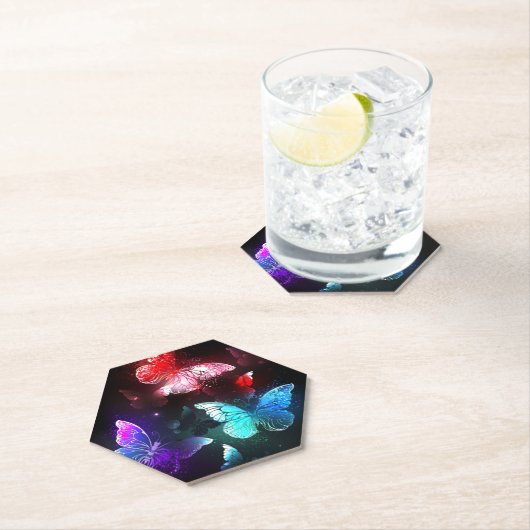 Drei glühende Schmetterlinge im Hintergrund Untersetzer (Vor Ort)