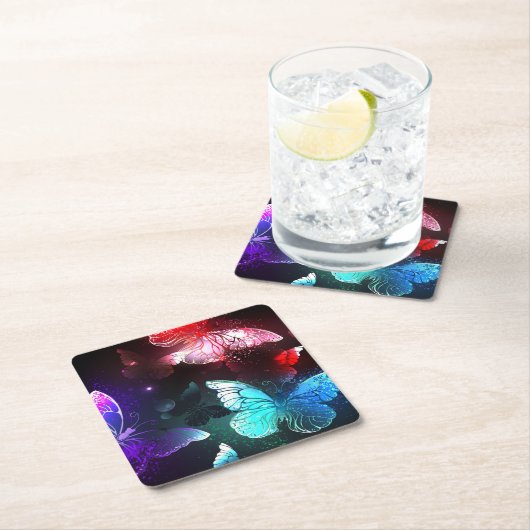 Drei glühende Schmetterlinge im Hintergrund Untersetzer (Vor Ort)