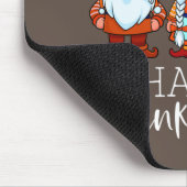 Drei Gnome glücklich Erntedankwürdige Nomaden fall Mousepad (Ecke)