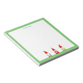 Drei Gnome mit einem einfachen grünen Rahmen Notizblock (angewinkelt)