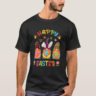 Drei Gnomen, die Ei zum glücklichen Ostertag hegen T-Shirt