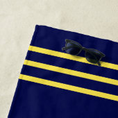 Drei Goldstreifen für die Crew - Name hinzufügen, Strandtuch (Beispiel)