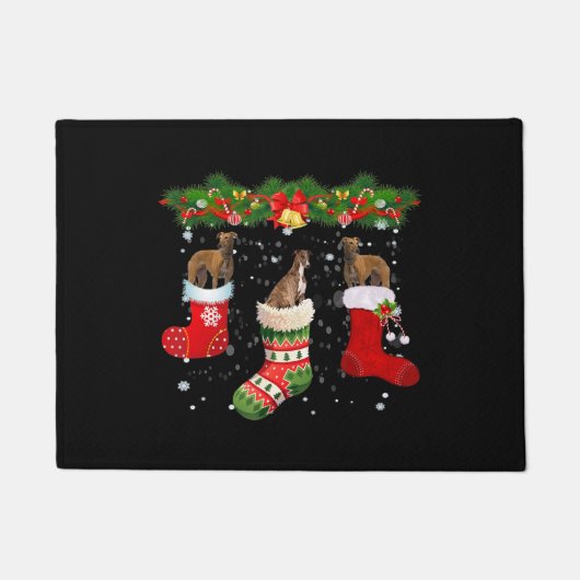 Drei Grauhund Hund in Socken Weihnachten Weihnacht Fußmatte (Vorderseite)