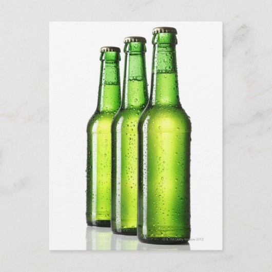 Drei grüne Flaschen Bier auf weißem Hintergrund, Postkarte (Vorderseite)