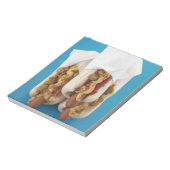 Drei heiße Hunde mit Brötchen Notizblock (Rotiert)