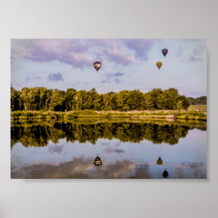 Drei Heißluftballons treiben über eine Landschaft Poster