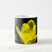 Drei helle, gelbe Tulpen Kaffeetasse (Mittel)