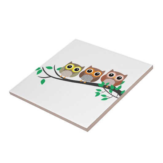 Drei Hügel auf einer Baumzweig niedlich zeichnend Fliese (Seite)