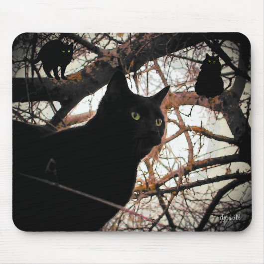 Drei im gespenstischen Baum Mousepad (Vorne)