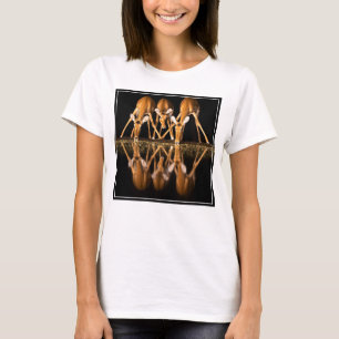 Drei Impalas trinken nachts zusammen T-Shirt