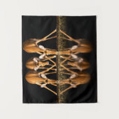 Drei Impalas trinken zusammen in der Nacht Wandteppich (Vorderseite)