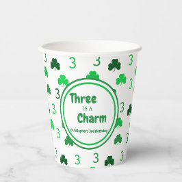 Drei ist ein Charm St Patrick's Day 3. Geburtstag Pappbecher