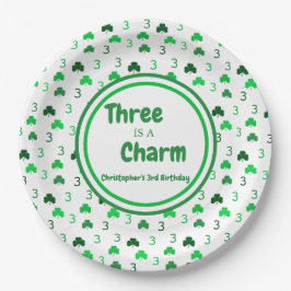 Drei ist ein Charm St Patrick's Day 3. Geburtstag Pappteller
