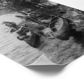 Drei Jäger mit Kanus an der Küste Poster (Ecke)