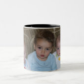 Drei Jungen Zweifarbige Tasse (Mittel)