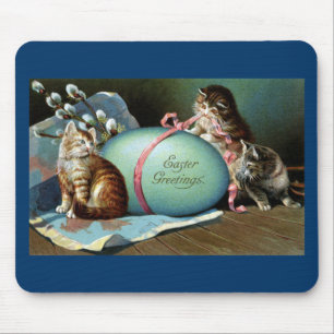 Drei Katzen u. großes blaues Osterei Mousepad