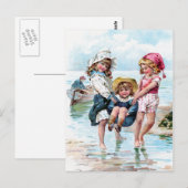 Drei kleine Mädchen spielen am Strand Postkarte (Vorne/Hinten)