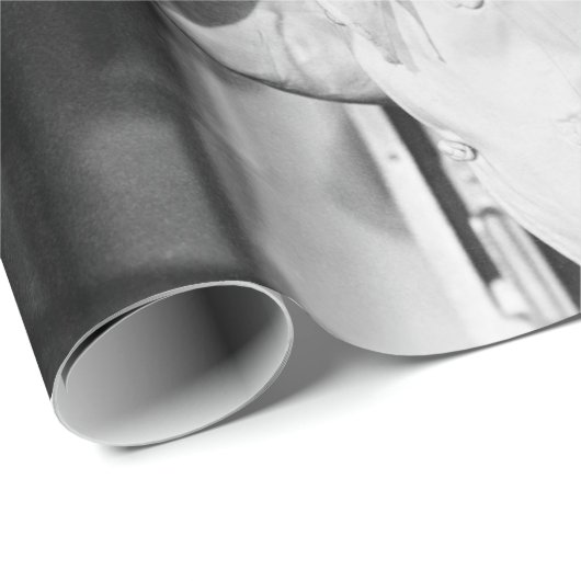 Drei Köche, die Kuchen für einen Kämpfen in der Kü Geschenkpapier (Rolleneckpunkt)