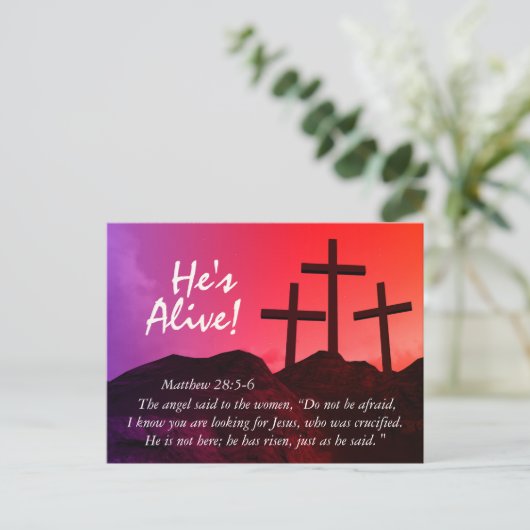 Drei Kreuze "He's Alive" Ostern Postkarte (Stehend Vorderseite)