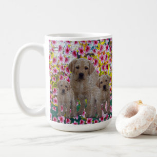 Drei Labrador Welpen Öl gestrichen, Kaffeetasse
