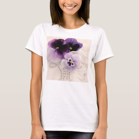 Drei lila Stiefmütterchen T-Shirt (Vorderseite)