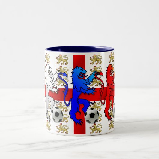 Drei Löwefußballfans England-Tasse Zweifarbige Tasse (Mittel)