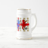 Drei Löwefußballspieler und Fanbier-Tasse Bierglas (VorderseiteRechts)