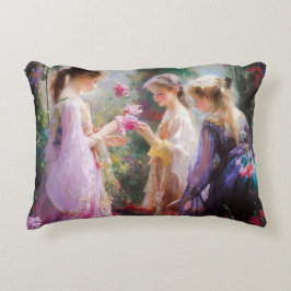 Drei Mädchen spielen im Garten Dekokissen