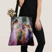 Drei Mädchen spielen im Garten Tasche (Von Nahem)