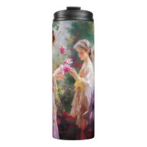 Drei Mädchen spielen im Garten