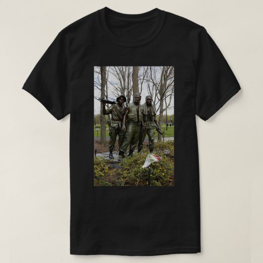 Drei Männer Soldaten Statue w Blume T-Shirt (Design vorne)