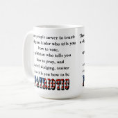 Drei Menschen vertrauen niemals: Kaffeetasse (Vorderseite Links)
