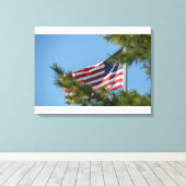 Drei Miniflaggen in den USA Leinwanddruck (Insitu (Holzboden))