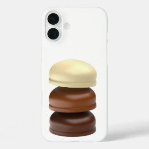 Drei mit Schokolade überzogene Marshmallows iPhone 16 Plus Hülle