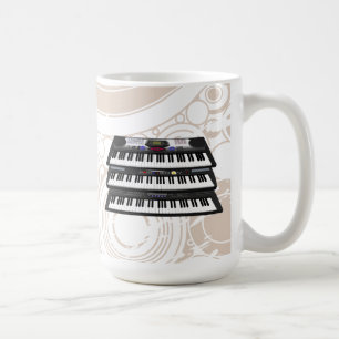 Drei moderne Tastaturen: Synthesizer: Kaffee-Tasse Kaffeetasse