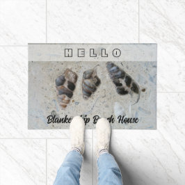 Drei Muscheln in Betongebäuden Fußmatte