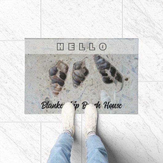 Drei Muscheln in Betongebäuden Fußmatte (Indoor)