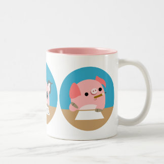 Drei niedliche Cartoon-Ferkel an der Studien-Tasse Zweifarbige Tasse