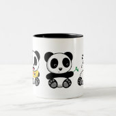Drei Niedliche kleine Pandas Zweifarbige Tasse (Mittel)