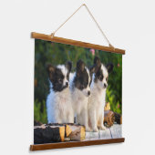 Drei Niedliche Papillon Puppas Wandteppich Mit Holzrahmen (Gewinkelt)