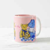 drei niedliche Teddies über Picknickstoff-Original Zweifarbige Tasse (VorderseiteRechts)