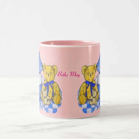 drei niedliche Teddies über Picknickstoff-Original Zweifarbige Tasse (Mittel)