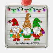 Drei Niedliche Weihnachtsgnomen Personalisierter U Ornament Aus Metall (Vorne)