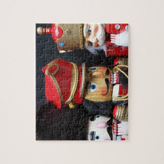 Drei Nussknacker auf dunklem Hintergrund Puzzle (Vertikal)