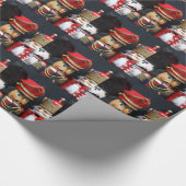 Drei Nussknacker auf schwarzem Packpapier (Ecke)