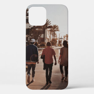 Drei Personen zu Fuß in der Nähe von Palmen Case-Mate iPhone Hülle